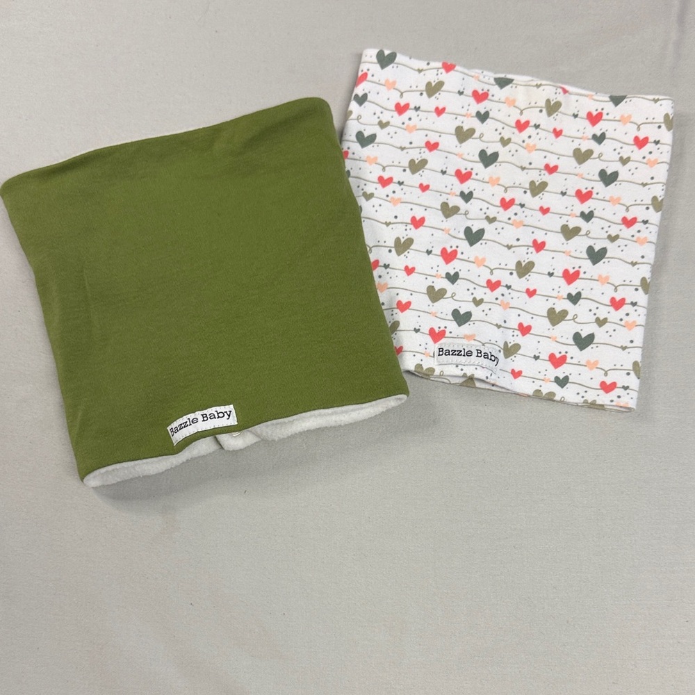 🐥 Bazzle Baby BandoBib Infinity Scarf - Green and Heart Pattern Bib Set